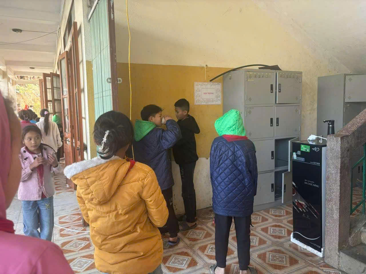 Công ty S - Home tặng quà và máy lọc nước cho học sinh vùng cao tại tỉnh Cao Bằng